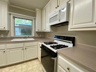 939 W 43rd St, Houston, TX 77018 - photo 4