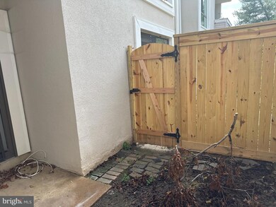 8605 Village Way unit B, Alexandria, VA 22309 - photo 6