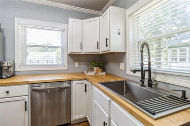 2813 53rd St, Des Moines, IA 50310 - photo 7