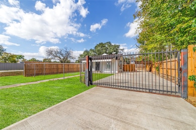 9201 Klondike St, Houston, TX 77075 - photo 2