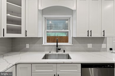 1903 S Alder St, Philadelphia, PA 19148 - photo 6