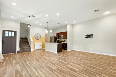 5105 Ricky St unit B, Houston, TX 77033 - photo 2