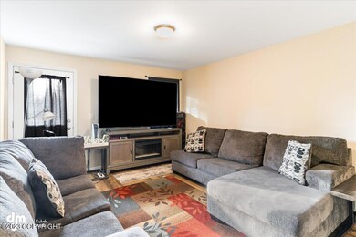 04-Living Room_ELI08356-Edit