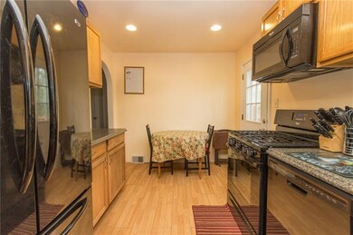 DID I MENTION IT IS AN EAT-IN KITCHEN W/NEW BACK D