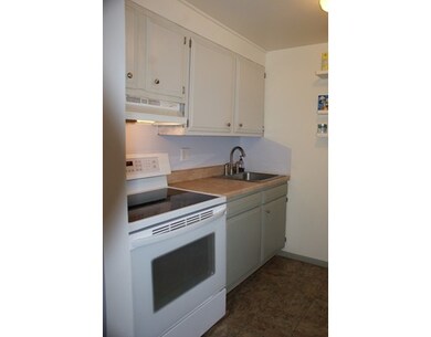 370 Montague Rd unit B, Sunderland, MA 01375 - photo 6