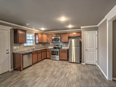 421 N Cherokee Ave, Claremore, OK 74017 - photo 7
