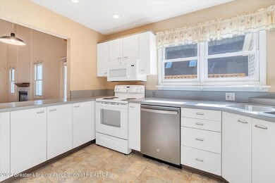 08-15-Cedarwoods-Mason-WindowStill-Real-