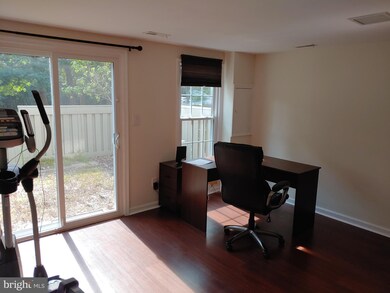 20518 Sterncroft Ct, Montgomery Village, MD 20886 - photo 2