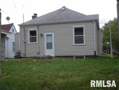 1943 N Perry St, Davenport, IA 52803 - photo 2