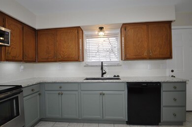 2608 W Highland Dr, Granbury, TX 76049 - photo 5