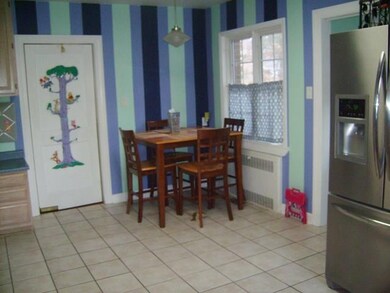 Eat-in kitchen