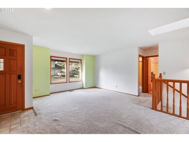 Living Room/Entrance