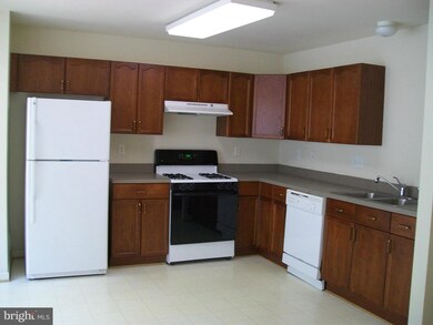 402 Hupps Hill Ct, Strasburg, VA 22657 - photo 4