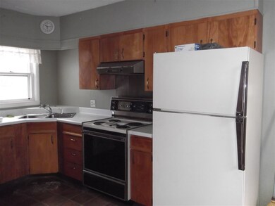 214 W Kendall St, La Fontaine, IN 46940 - photo 6