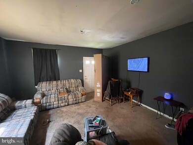 373 Beech St, Pottstown, PA 19464 - photo 2