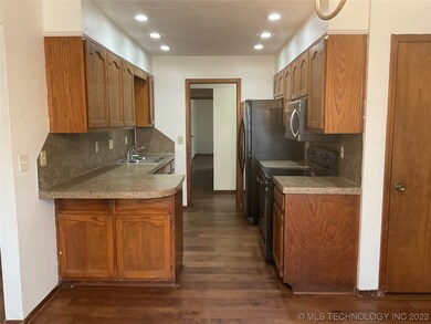 3903 S Walnut Place, Broken Arrow, OK 74011 - photo 7