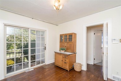 2111 38th St, Des Moines, IA 50310 - photo 6