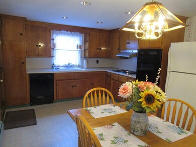 37 Hesper St, Saugus, MA 01906 - photo 4