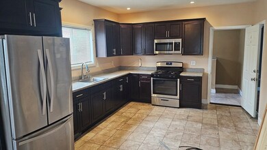 16 Somerset Place unit 1st Flr, Brockton, MA 02301 - photo 2