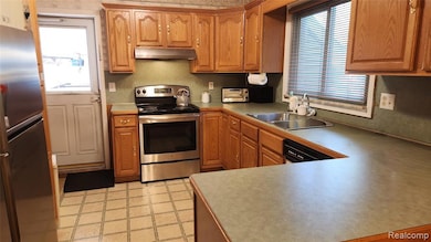 4107 Park Forest Dr, Flint, MI 48507 - photo 4