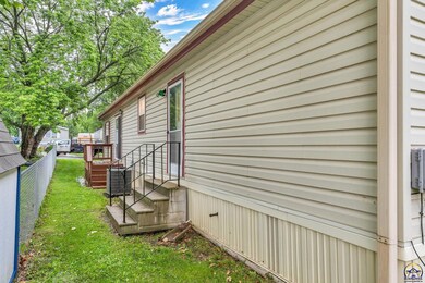 208 SE 48th St, Topeka, KS 66609 - photo 7