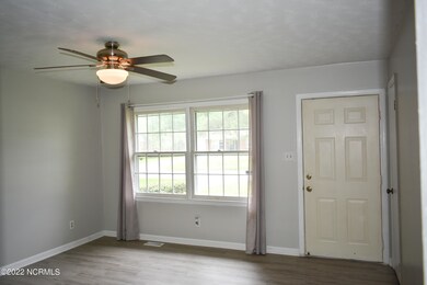 706 Dennis Rd, Jacksonville, NC 28546 - photo 4
