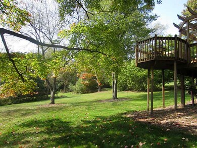 Yard/Garden. The lot is the crown jewel here!