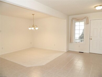 116 Royal Oak Dr unit 22, Aurora, OH 44202 - photo 2