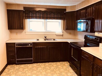 808 Chestnut St, Emmaus, PA 18049 - photo 4