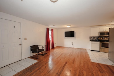 915 Elmwood Dr, Hudson, NH 03051 - photo 7