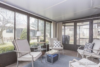 llwKoEF6.jpeg 3 season porch 1