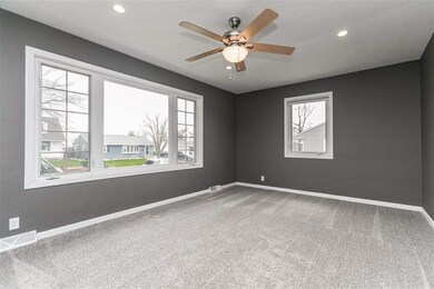 2452 Deborah Dr SW, Cedar Rapids, IA 52404 - photo 4