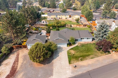 61521 Hillridge Rd, Bend, OR 97702 - photo 5