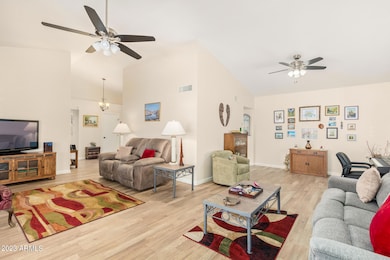 0014-14 - Cavalcade 14121