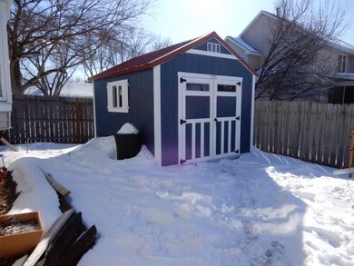 4130 Riverside Dr NE, Cedar Rapids, IA 52411 - photo 2