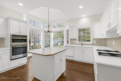 Eat-in Kitchen