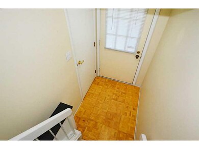Entry/Foyer.