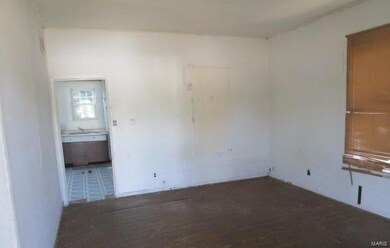 812 N Chicago St, Lincoln, IL 62656 - photo 5