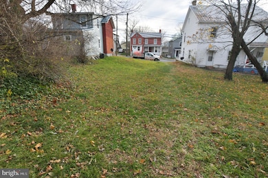 323 E Burke St, Martinsburg, WV 25404 - photo 3