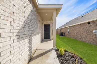 1605 Luke St, Ennis, TX 75119 - photo 3