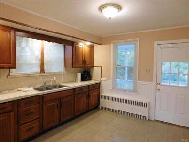 705 Claremont Ave, Tamaqua, PA 18252 - photo 2