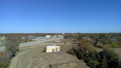 823 W Saunders St, Trenton, TX 75490 - photo 2