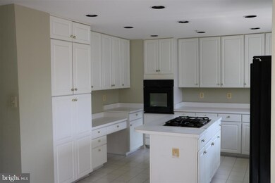 15808 Glacier Ct, North Potomac, MD 20878 - photo 5