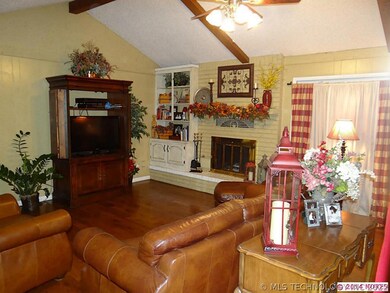 Vaulted ceilings, with built in book shelf, big wo