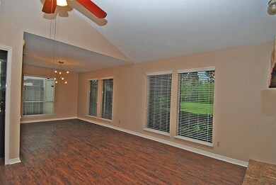 7730 Challie Ln unit 7730, Houston, TX 77088 - photo 3