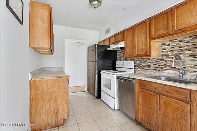 5742 Cedar Forest Dr N, Jacksonville, FL 32210 - photo 2