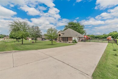 132 Fossil Rock Dr, Azle, TX 76020 - photo 4
