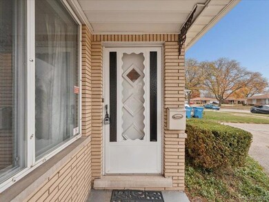 26723 Menge Ct, Warren, MI 48091 - photo 2