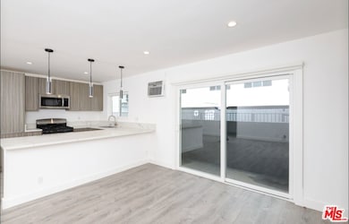 1261 N Laurel Ave, West Hollywood, CA 90046 - photo 2