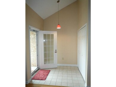 Entry/Foyer.